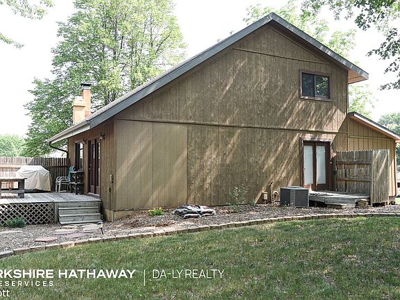 5th image of 111 Canyon Dr