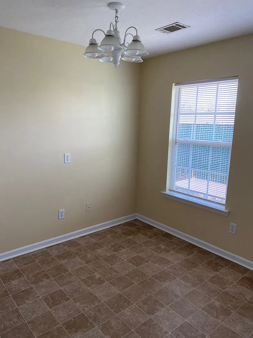 Price Change ! 2 Bedroom 2 Bathroom Townhome In The Heart Of Evans — Photo 4