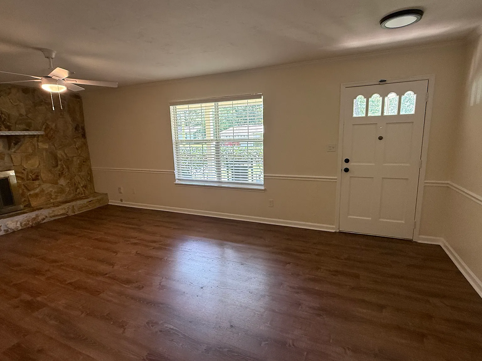 3 bed, 1460 sqft, $2,050 — Photo 3