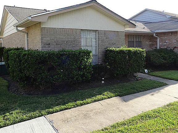 3rd image of 6511 S Briar Bayou Dr