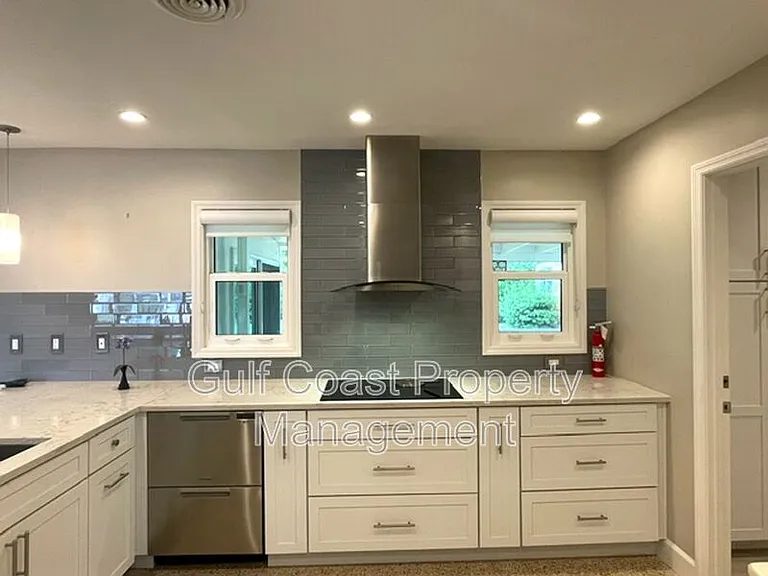 2253 Valencia Dr — Photo 12