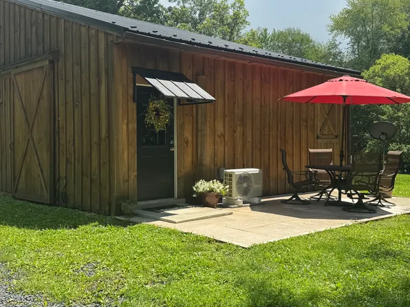 20250 Woodtrail Rd, Round Hill, VA 20141