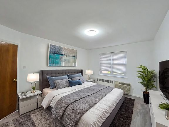 4th image of 179 Bay 44th St #2