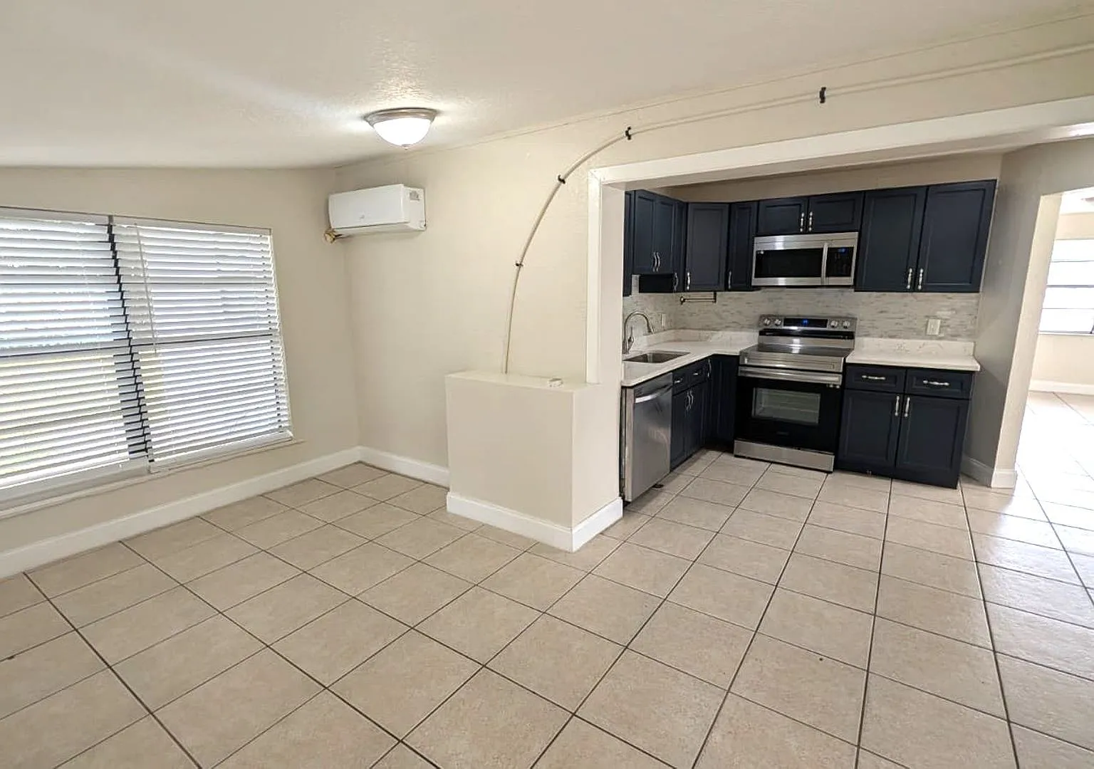 3BR Fort Lauderdale Rental with Spacious Yard — Photo 4