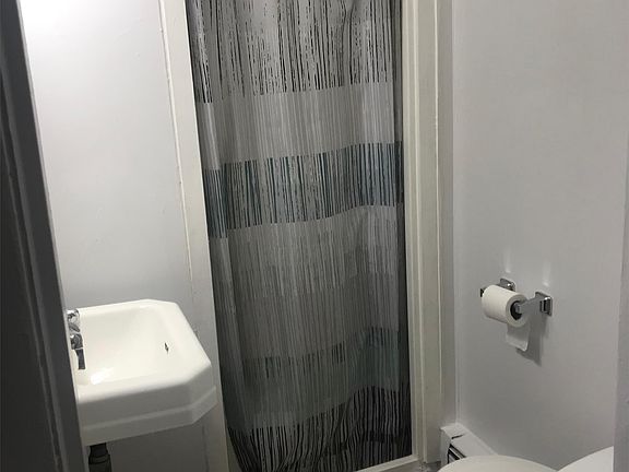 5th image of 156 Holland St APT 1