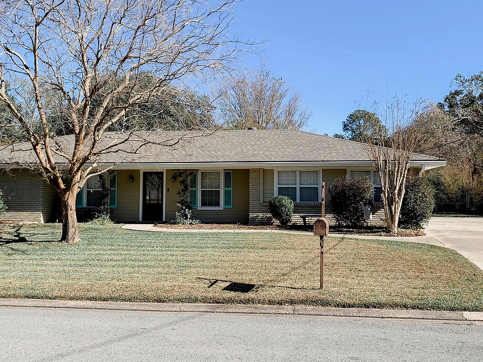 1st image of 207 Robert Lee Cir