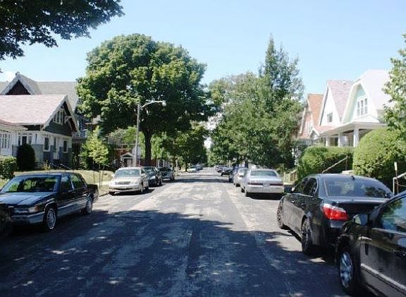 3rd image of 2411 W Auer Ave