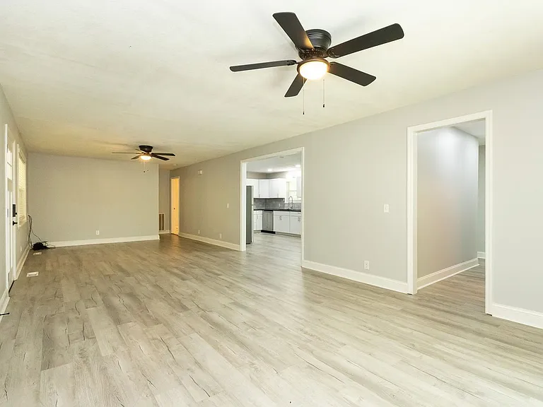 405 Dempsey Ln — Photo 7