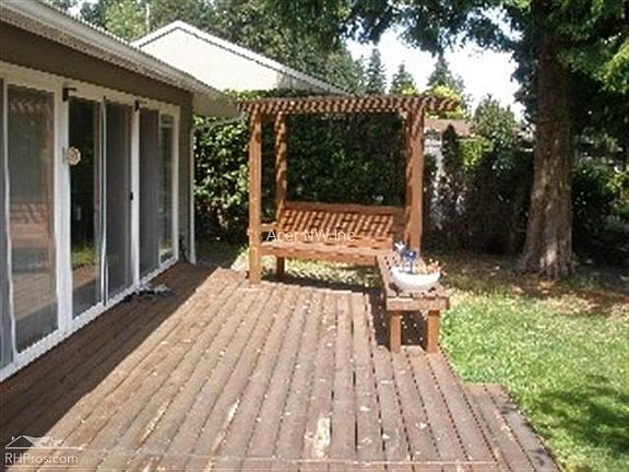 3rd image of 1313 183rd Ave NE