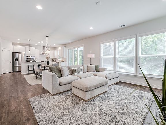 3rd image of 104 Kingbird Court