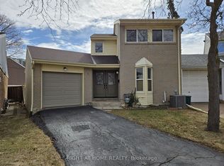 2 Giles Ct, Toronto, ON M9V4C5