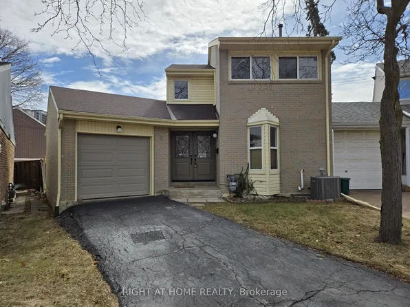 2 Giles Ct, Toronto, ON M9V 4C5