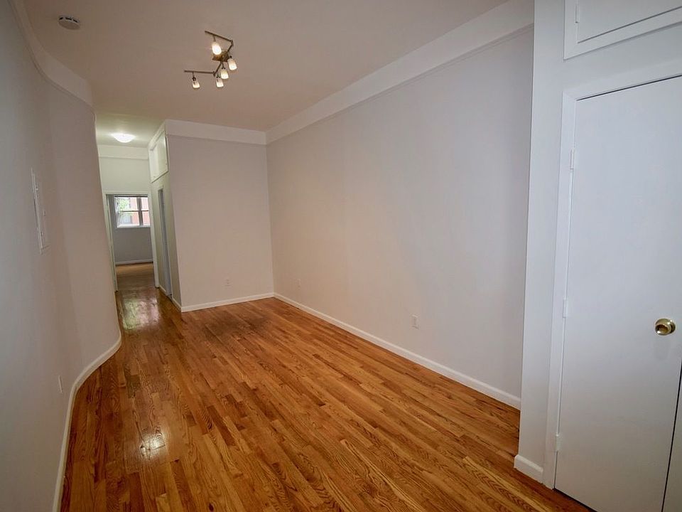 1st image of 112 Bedford Ave APT 1L