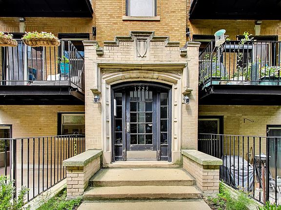 3rd image of 1229 W Greenleaf Ave APT Gs