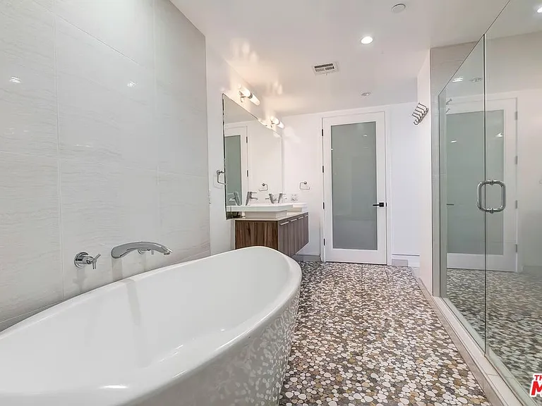 225 S Hamilton Dr #106 — Photo 24
