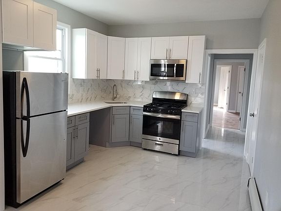 5th image of 372 N 6th St APT 1R