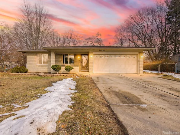 15657 Lauren Dr, Fraser, MI 48026
