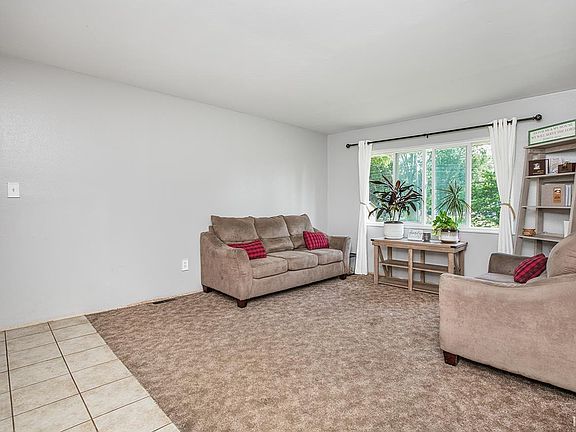 4th image of 23126 Marydale Dr