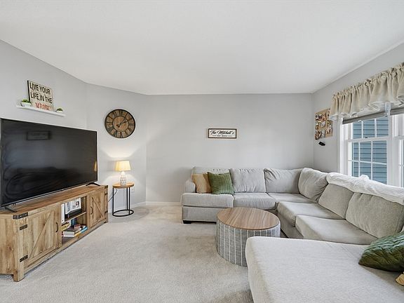 2nd image of 25 Shadowbrook Est #25