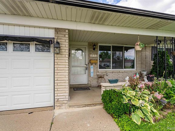 3rd image of 3173 Hedge Dr