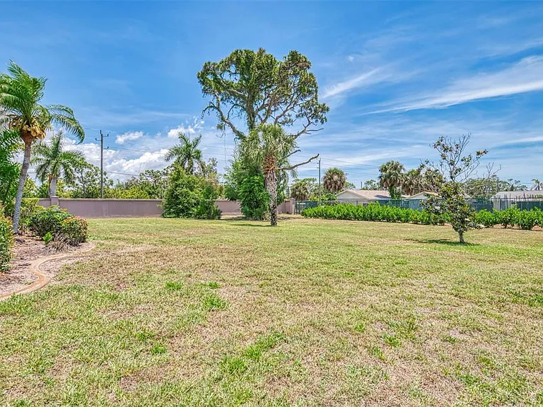 900 Park Place Dr — Photo 58