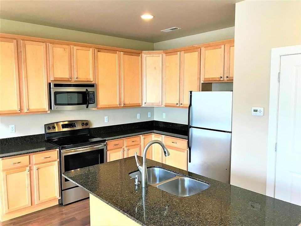 2nd image of 10384 S Clarks Hill Dr Ste 107