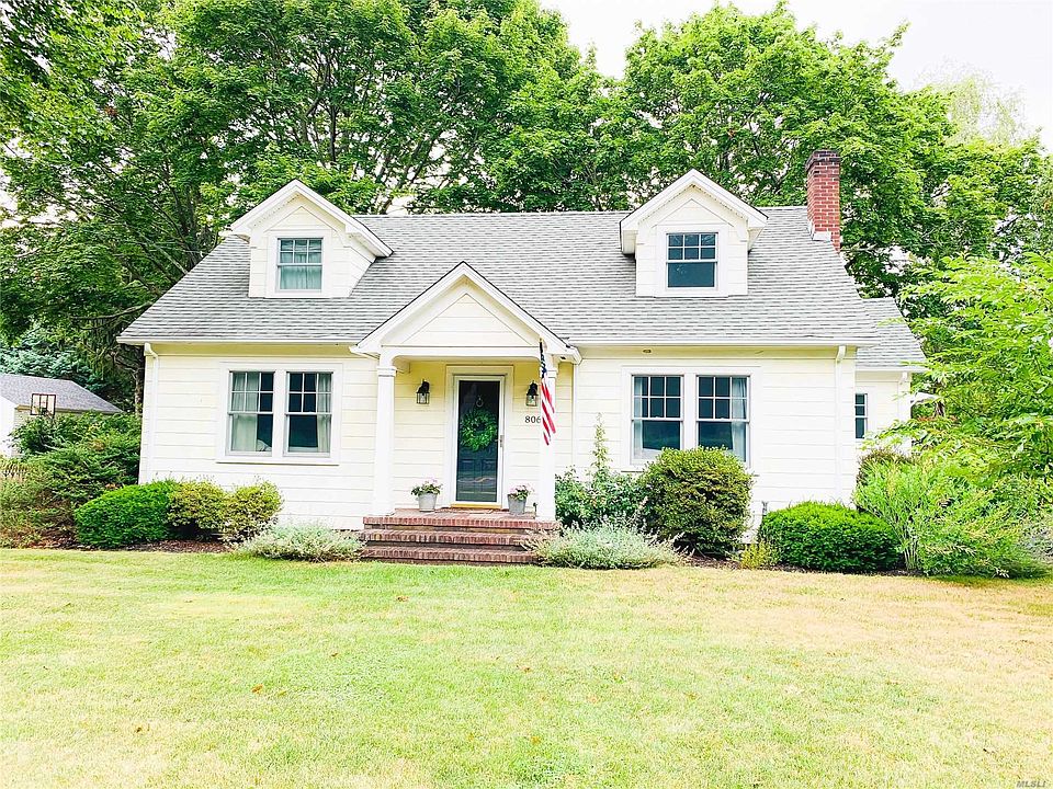 1st image of 806 Peconic Bay Blvd