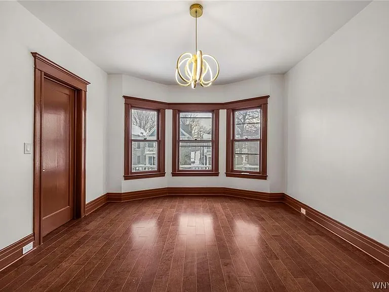 189 Hughes Ave — Photo 4