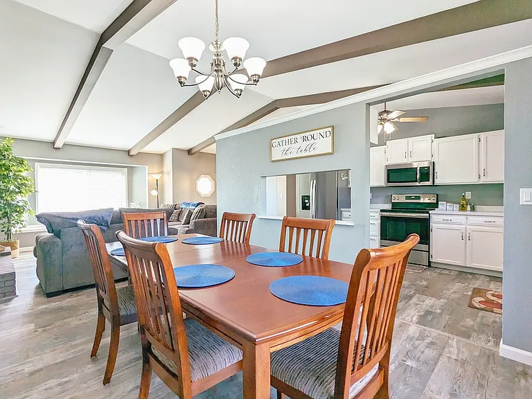 3330 Mirage Dr — Photo 4