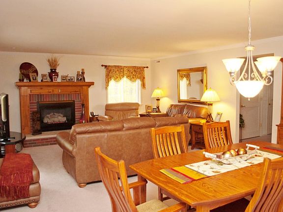 2nd image of 76 Oakbrook Cmns