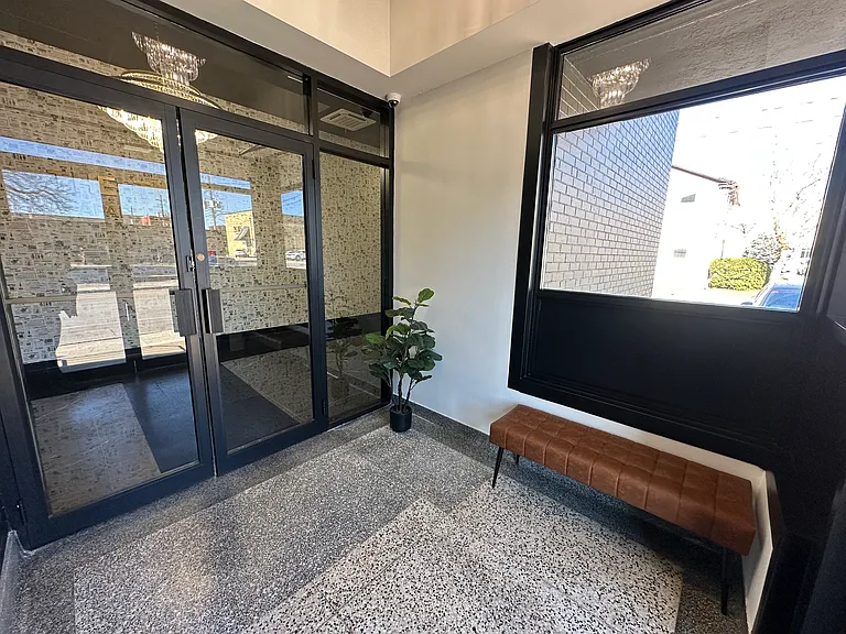 16 Hincks St #7 — Photo 3