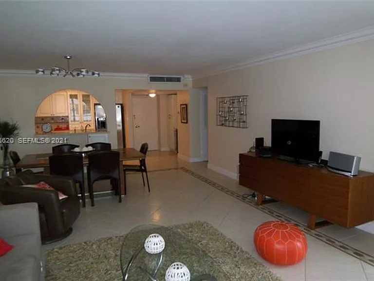 5151 Collins Ave #1030 — Photo 9