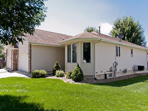 4th image of 928 Dorchester Pl NE