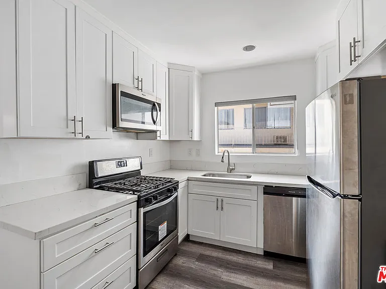 733 N Hayworth Ave #4 — Photo 8