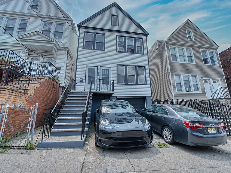 175 Zabriskie St #1 — Photo 15