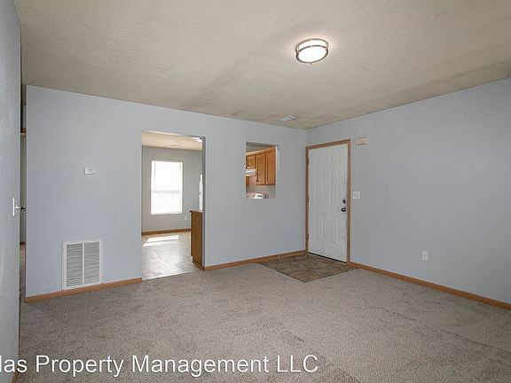 4th image of 304 N 3rd St APT B