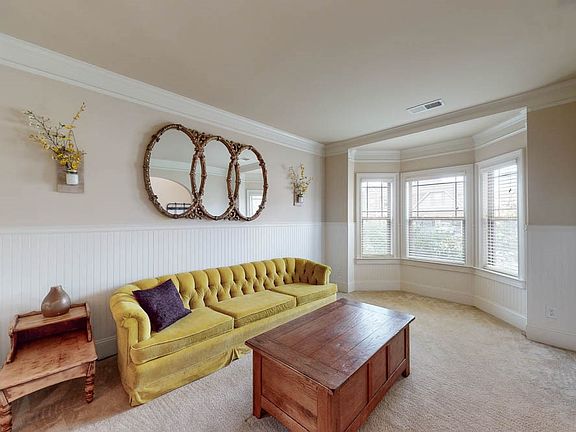 4th image of 4016 Lakewood Dr