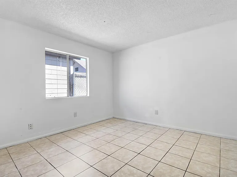 4039 Lorraine Dr #5 — Photo 12