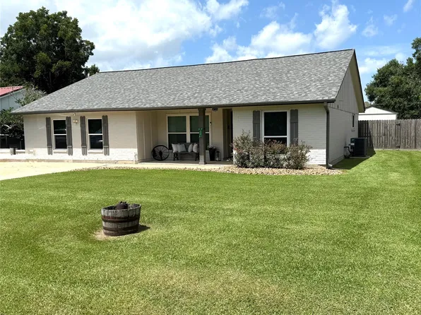 1407 Avenue F, Danbury, TX 77534