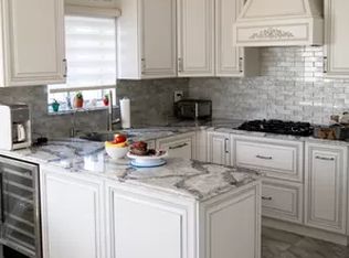 13815 Newport Ave, Rockaway Park, NY 11694
