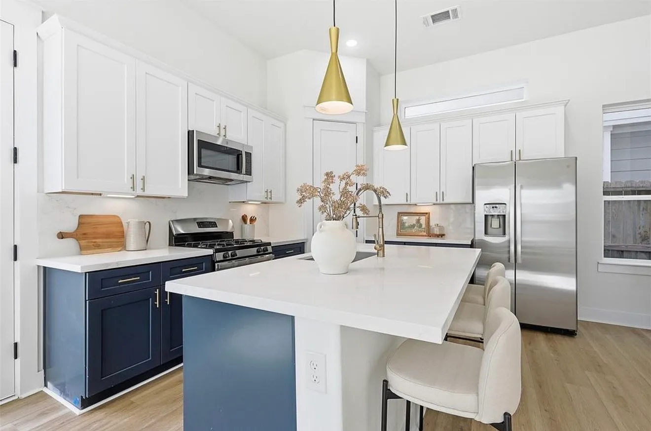 3 bed, 2.5 bath, 1560 sqft, $2,499 — Photo 4