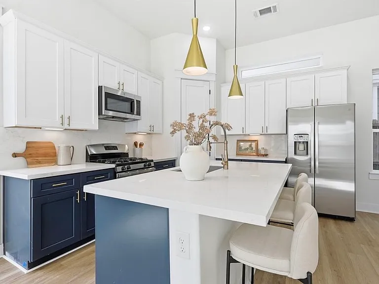 8904 Sunshine Laverne Ln — Photo 6