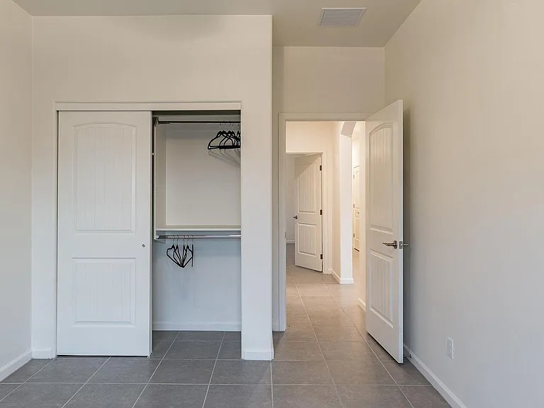 807 E Glenn St — Photo 13