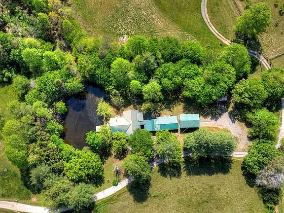5th image of 111 Candlewood Ln
