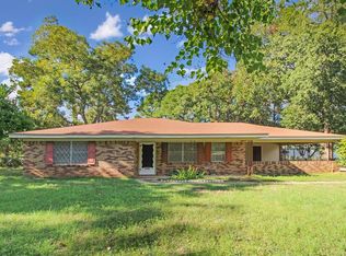 1709 W Point Tap Rd, Palestine, TX 75803