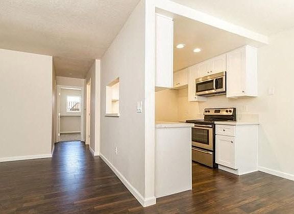 3rd image of 4415 Estrella Ave