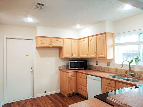 5th image of 14323 Quiet Town Ln