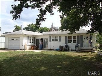 2nd image of 906 E Hawkins St