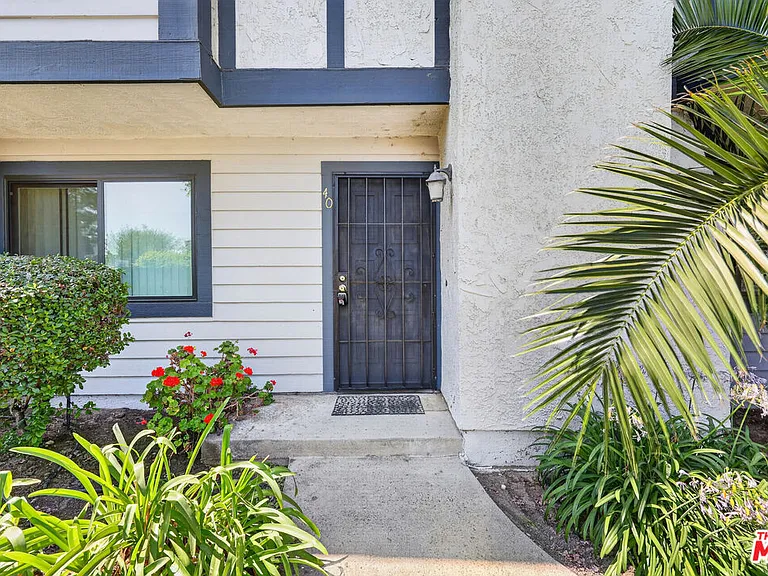 19221 Sherman Way #40 — Photo 3