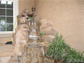 wtare fountain w/o water runing now